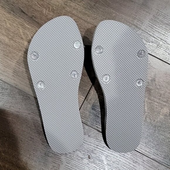 Old Navy Sandals - Picture 3 of 4